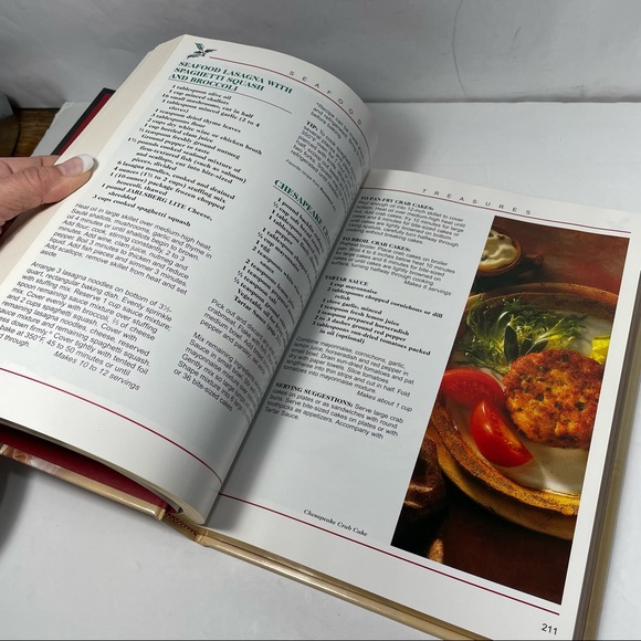 Treasury of Christmas cookbook- hardcover - Picture 10 of 12